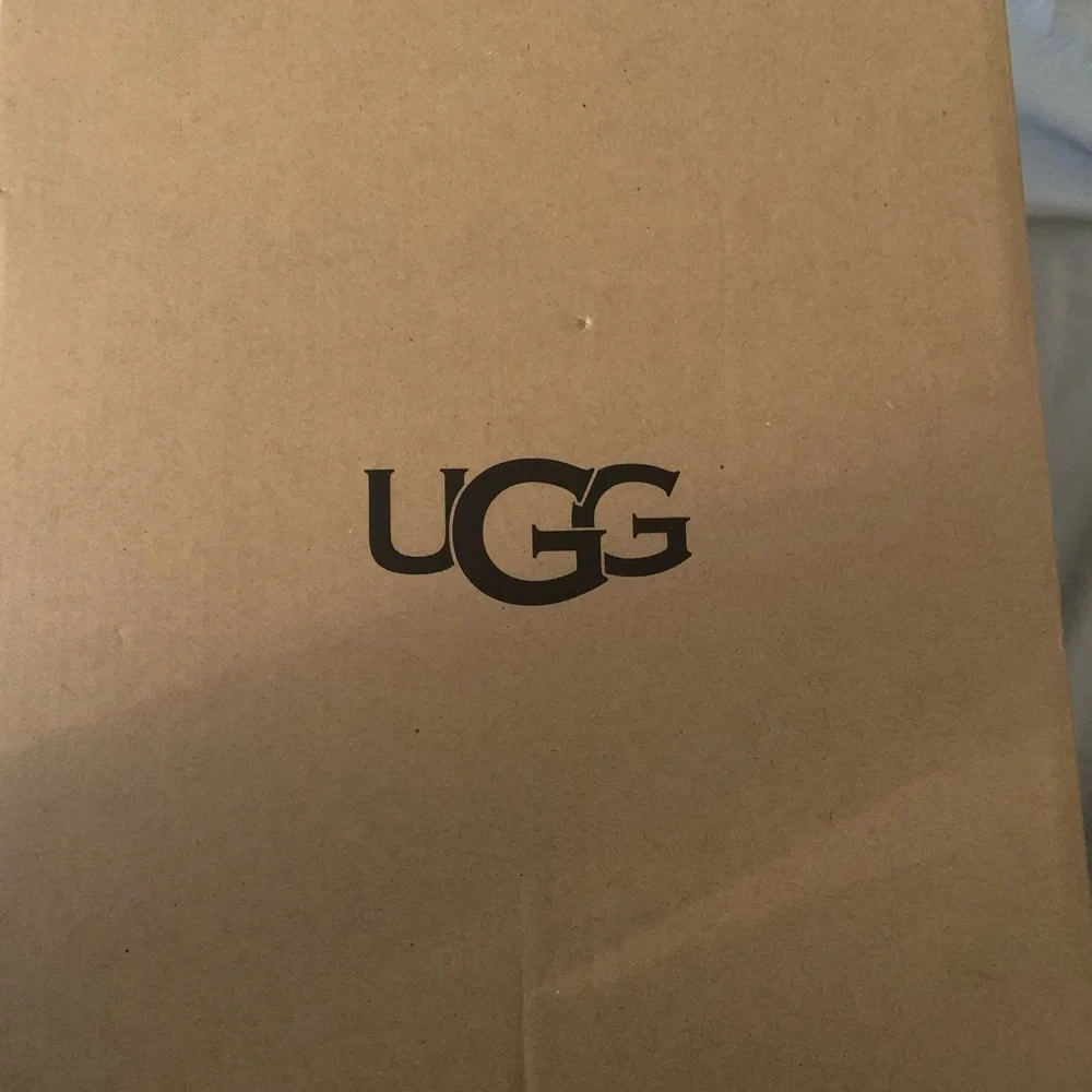 gray ugg mini - Picture 7 of 7